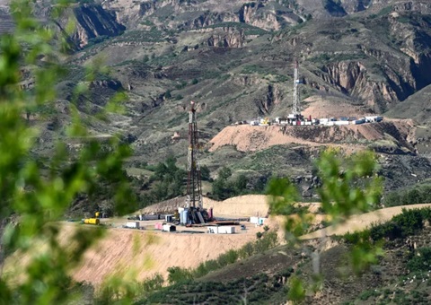 ɽ��ǰ�����ȷ�ͨ����Ȼ����������ʷ�¸�