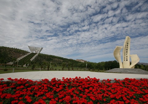 �½�105����������ɫ��ɽ����ʵ����ʷ��ͻ��